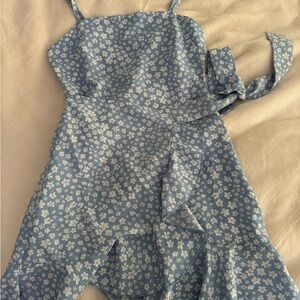 Light blue floral Princess Polly dress size 4 never worn